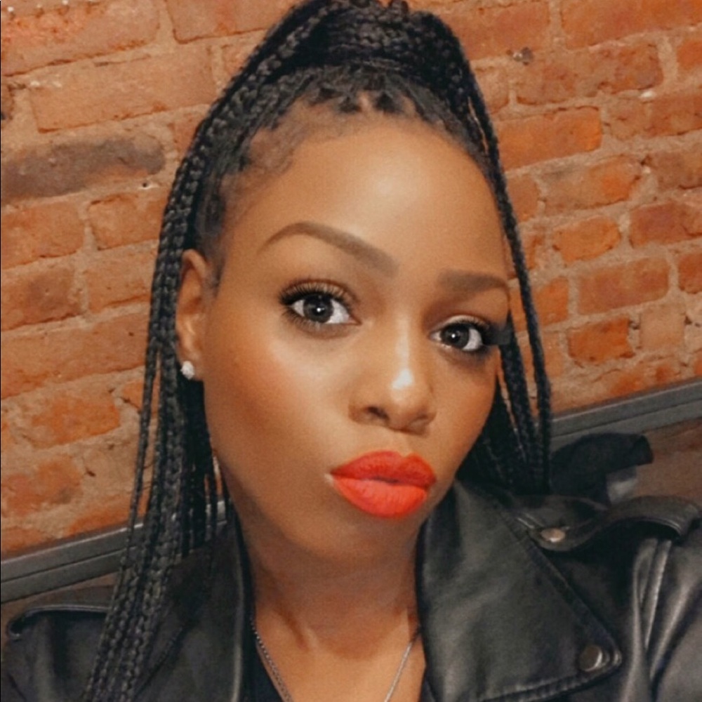 Meet your Posher, Latavia